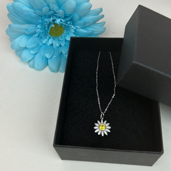 Sterling Silver crystal Flower pendant with adjustable chain Bleu Sage NWT - Picture 14 of 16